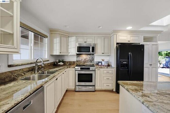 Building Photo - 6877 Rayland Ct
