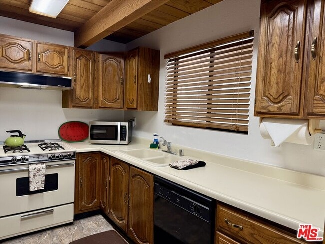 Building Photo - 701 Pinnacle Dr