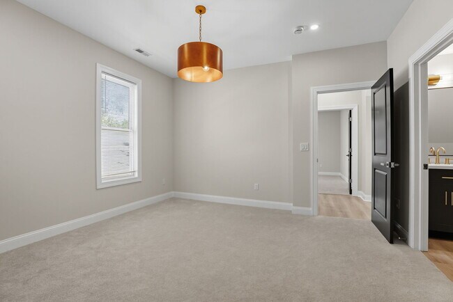 Building Photo - 136 S Spencer Ave