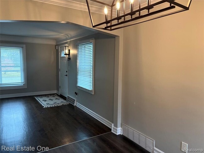 Building Photo - 1601 E 4th St