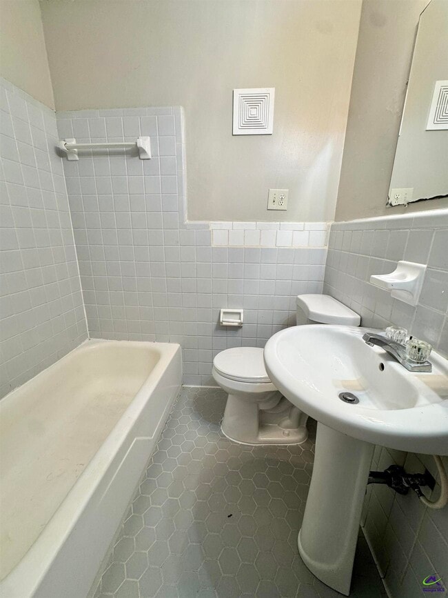 Building Photo - 102 Varee Dr