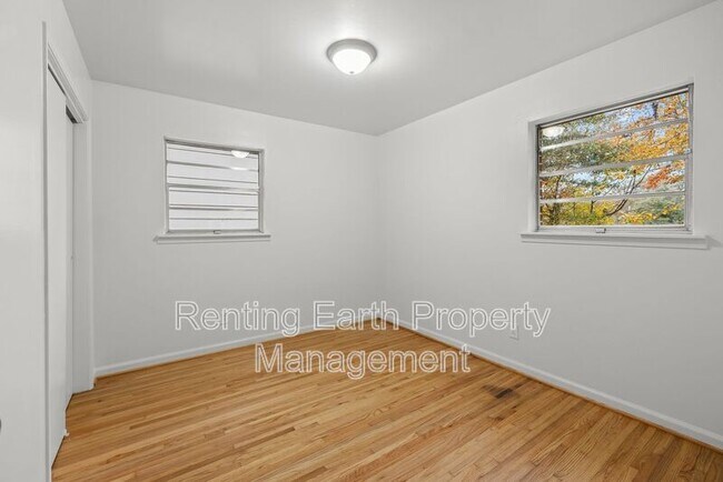 Building Photo - 2005 Snavely Ave SW