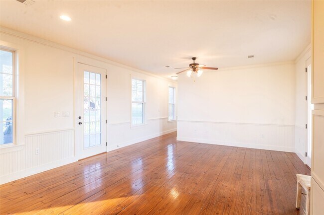 Building Photo - 3831 Meadow View Ln