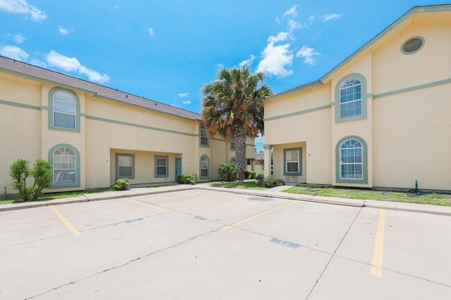 Building Photo - 1000 Ranchway Dr
