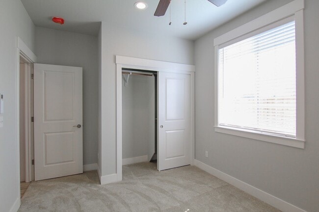 Building Photo - 1392 Bonhurst Dr
