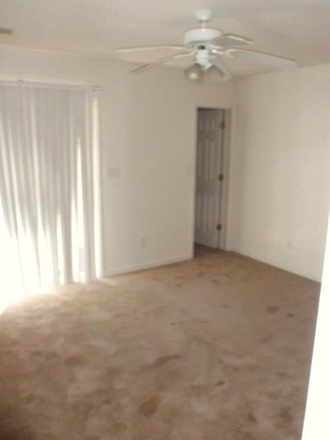 Building Photo - Spacious 2 bed 2 bath duplex, available soon!