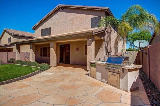 Building Photo - Stunning 4BR House in Phoenix with sparkling pool, resort style backyard and solar panles
