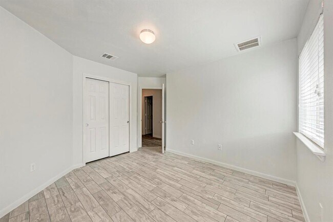 Building Photo - 233 Wallops