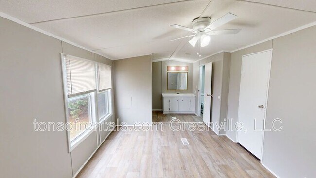 Building Photo - 125 Brookstone Dr