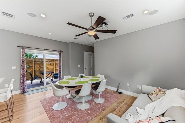 Building Photo - 1801 Pequeno St