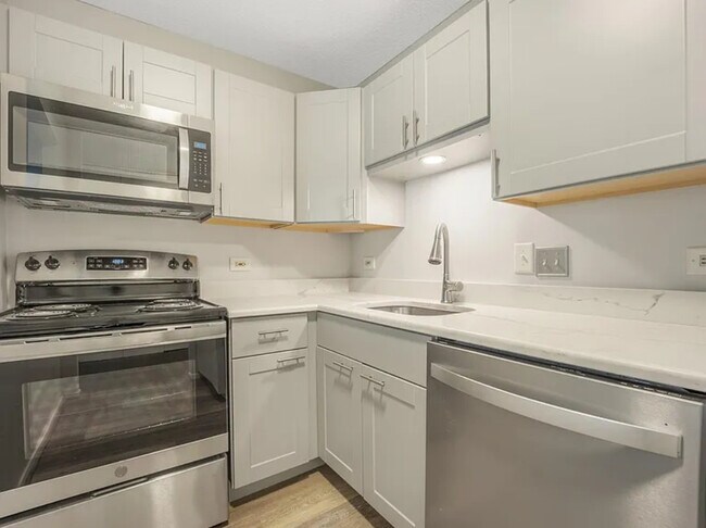 Building Photo - 440 N McClurg Ct