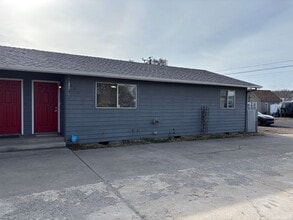 Building Photo - 200-204 NE 7th St