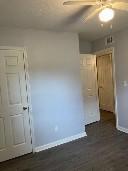 Building Photo - 11015 Lansford Dr