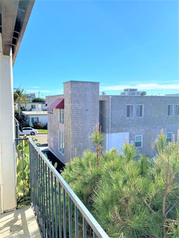 Building Photo - 147 Avenida Serra
