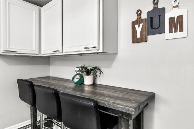 Building Photo - 8254 Mary Ann Ave