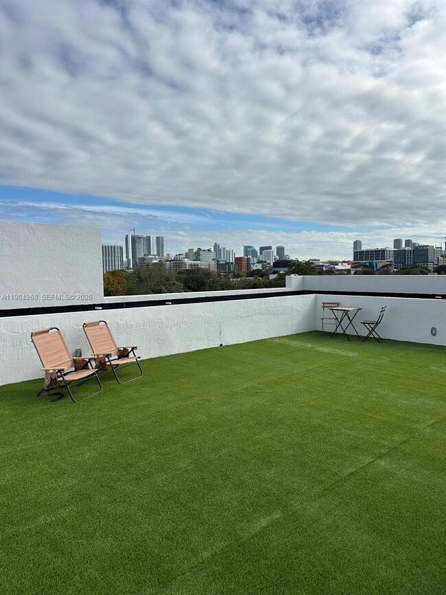 Building Photo - 3422 NW 5th Ave