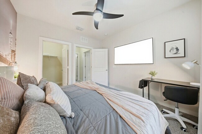 Building Photo - 1700 W Cleveland St