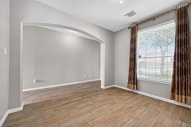 Building Photo - 2111 Castle Gardens Ln