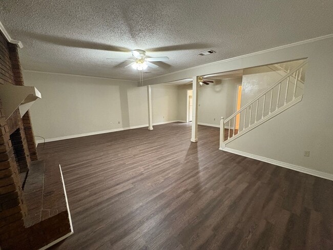 Building Photo - 3 Bed/2.5 Bath in Brookwood Subdivision