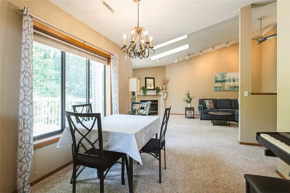 Building Photo - 3720 Timberline Dr NE