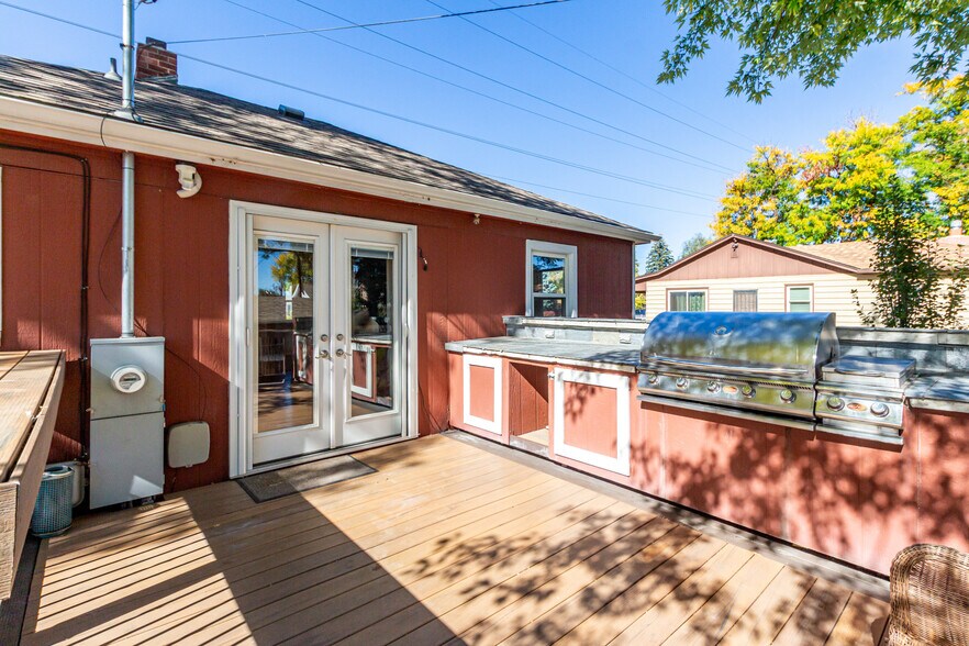 Building Photo - 830 Gray St