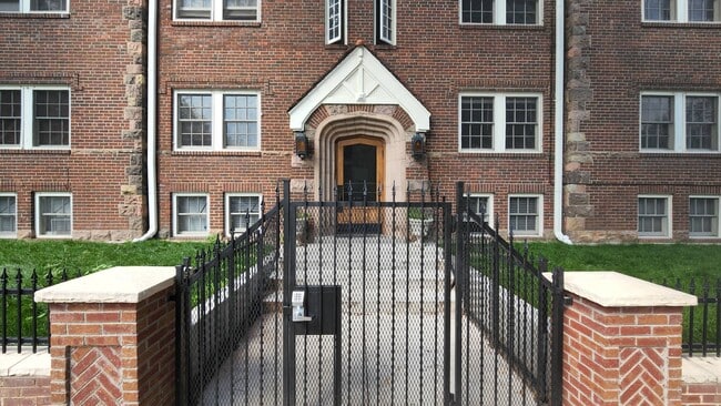 Building Photo - 963 Logan St