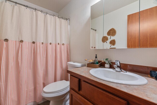 Building Photo - 2538 Mission Hills Dr
