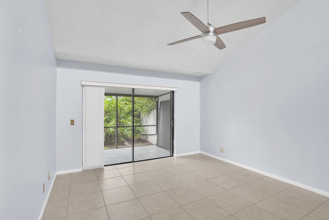 Building Photo - 12712 Spinnaker Ln