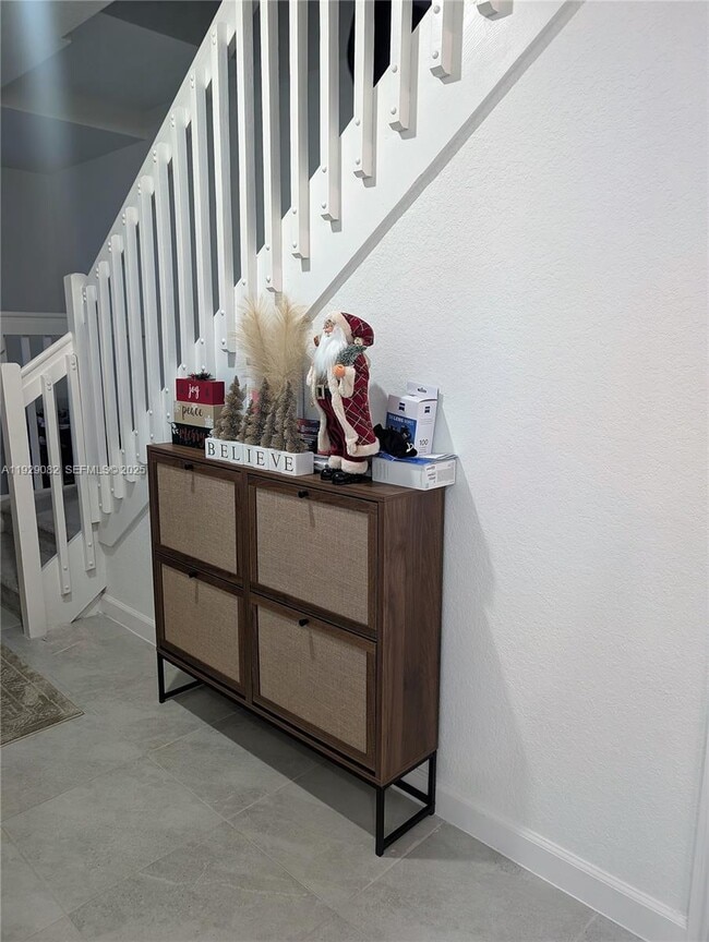 Building Photo - 5180 SW 37th St