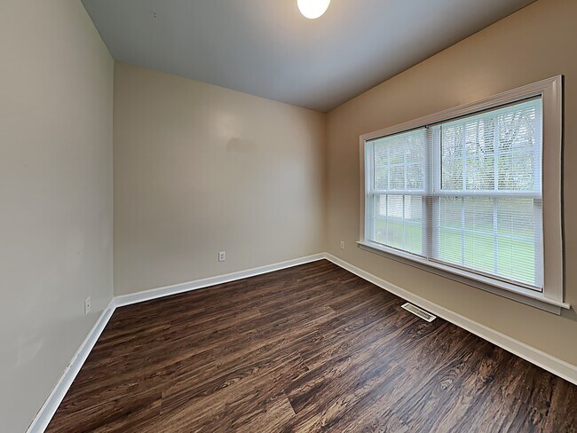 Building Photo - 304 Rose Petal Run