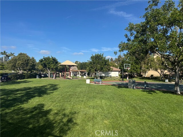 Building Photo - 27935 Hedgeline Dr