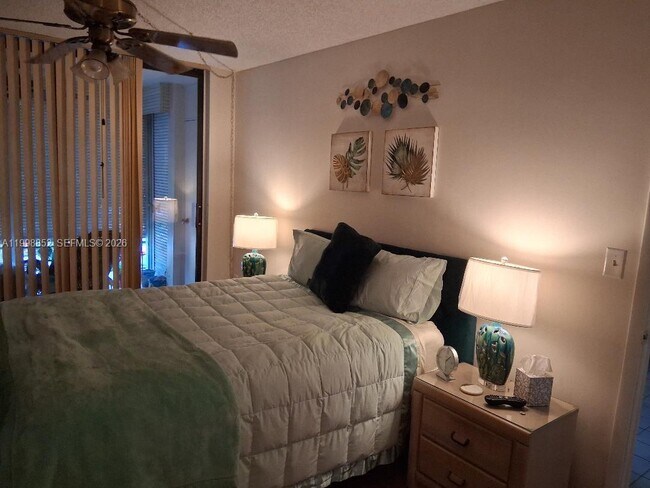 Building Photo - 1100 St Charles Pl