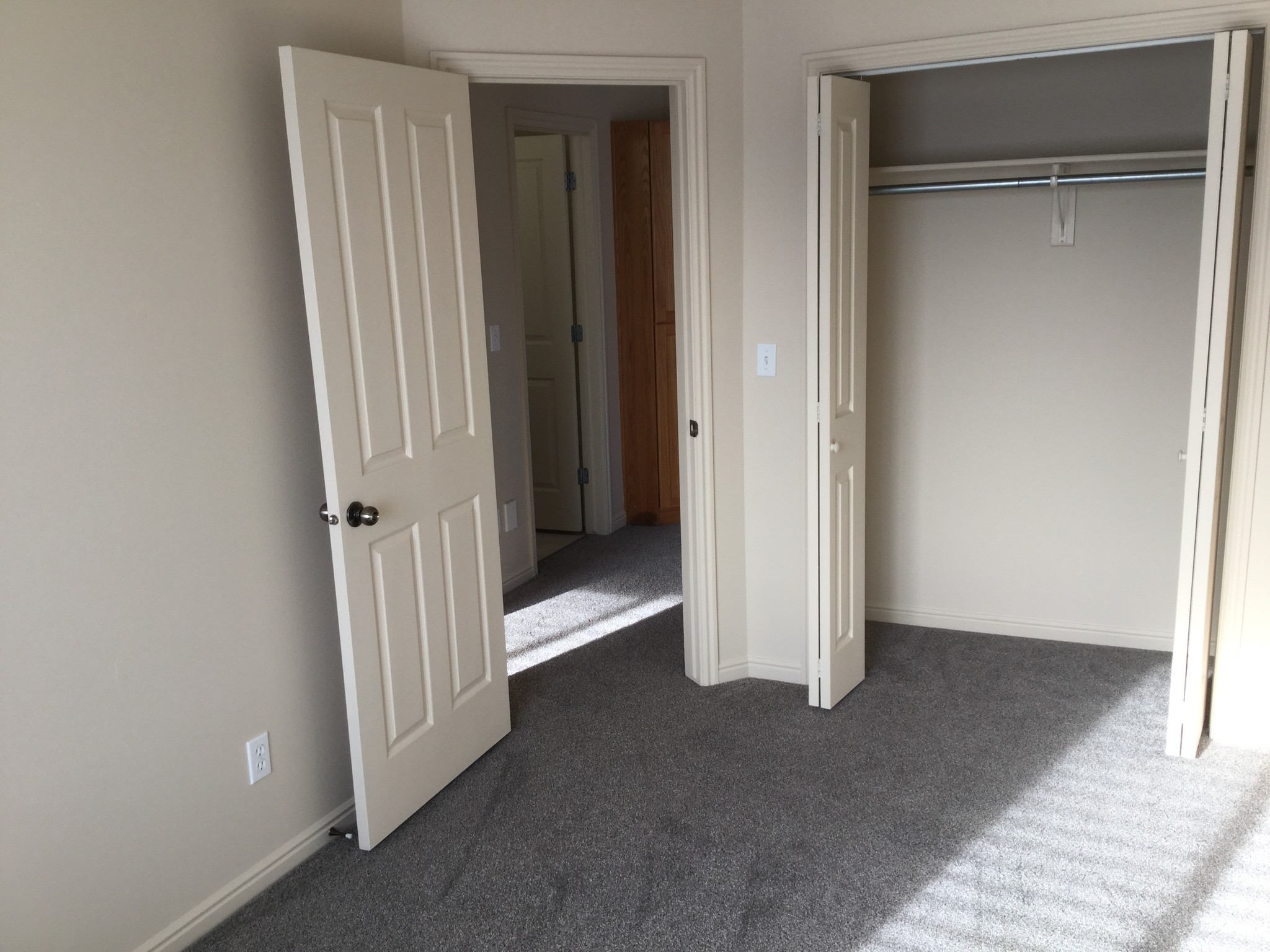 Building Photo - 479 Raven Way