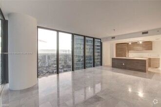 Building Photo - 3 br, 3.5 bath Condo - 650 NE 32nd St Unit...