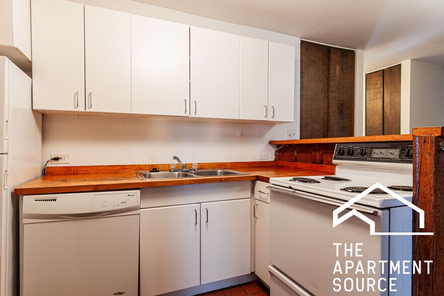 Building Photo - 602 W Surf St