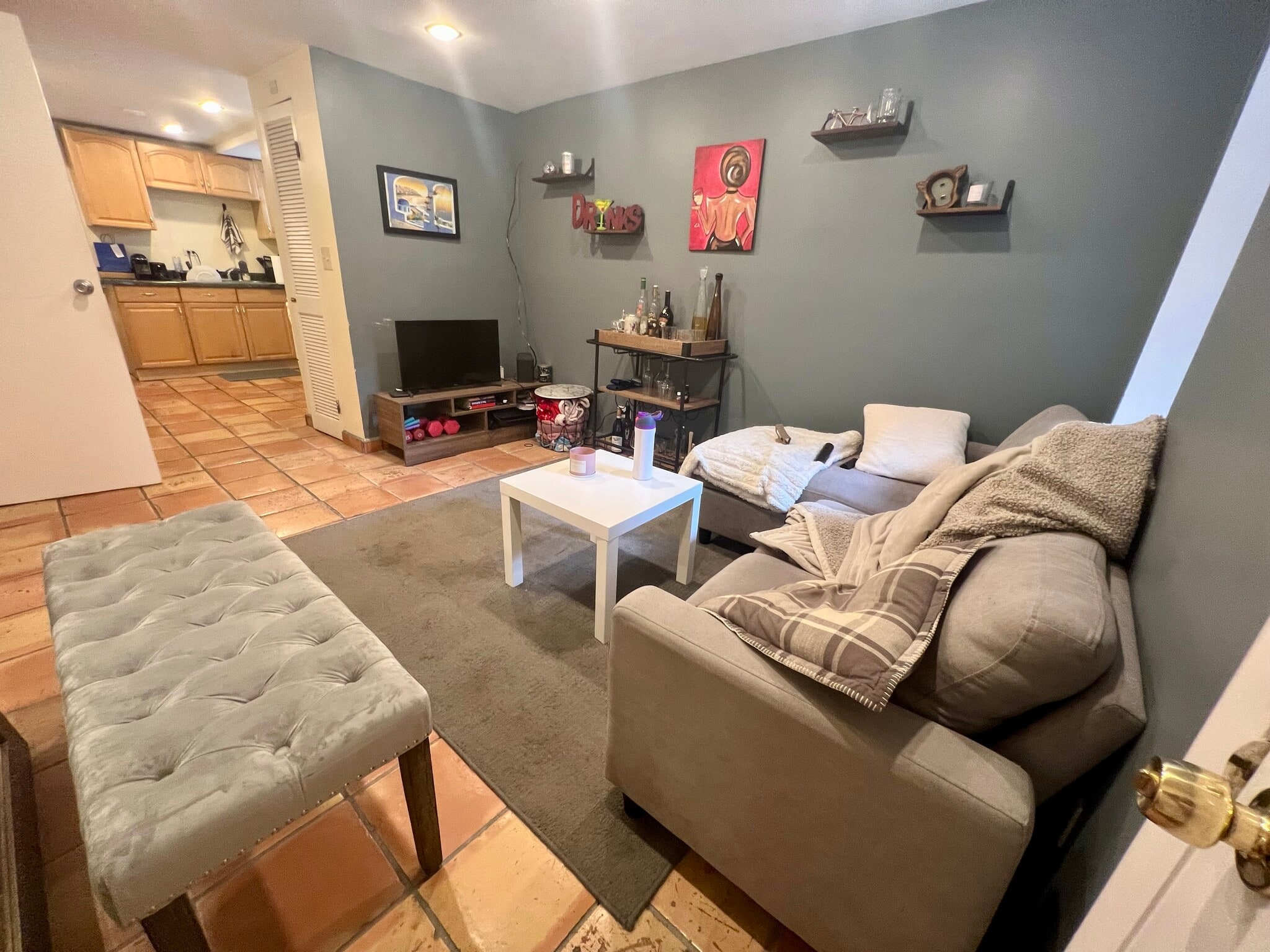 Living different angle - 1610 N Wolcott Ave