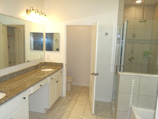 Building Photo - Spacious 4/3/3 home in Mirada