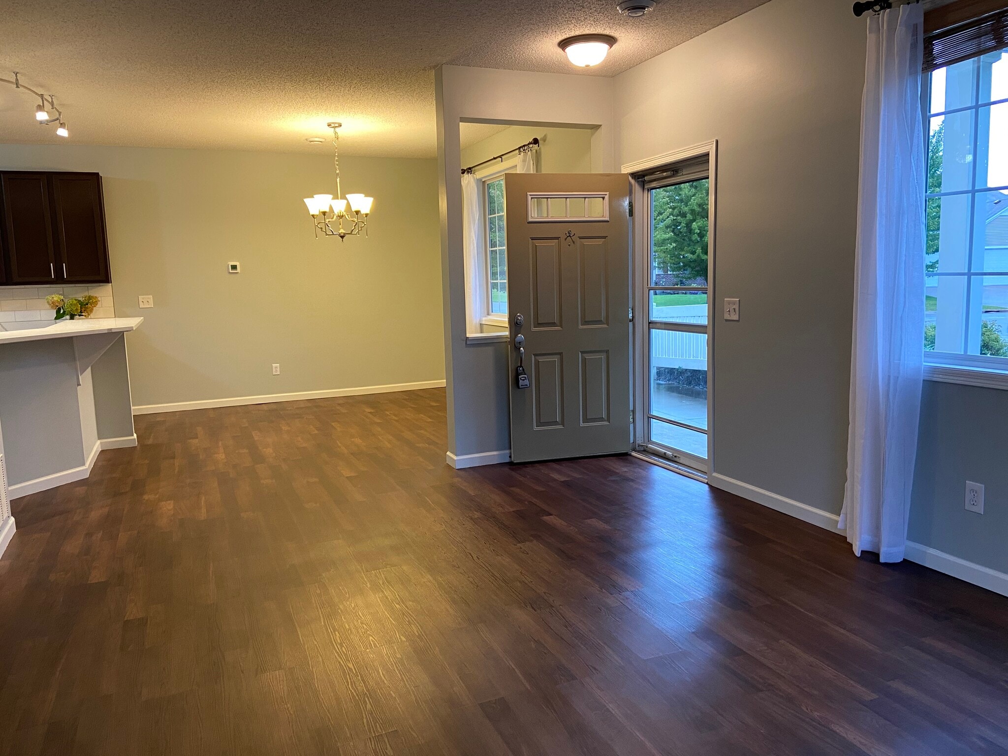 Building Photo - 202 River Woods Dr