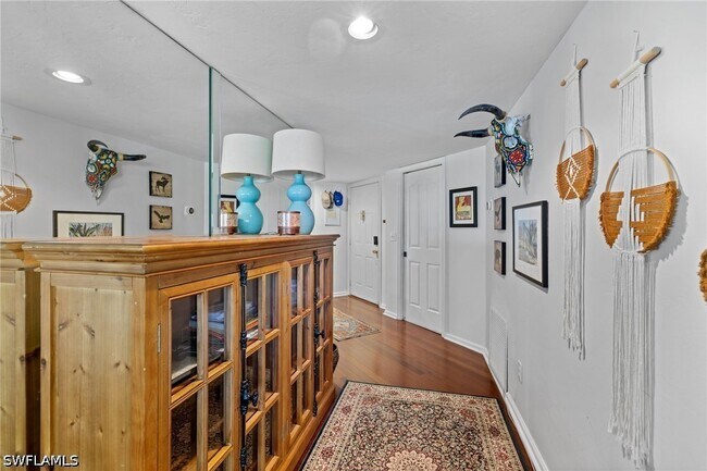 Building Photo - 6290 Bellerive Ave