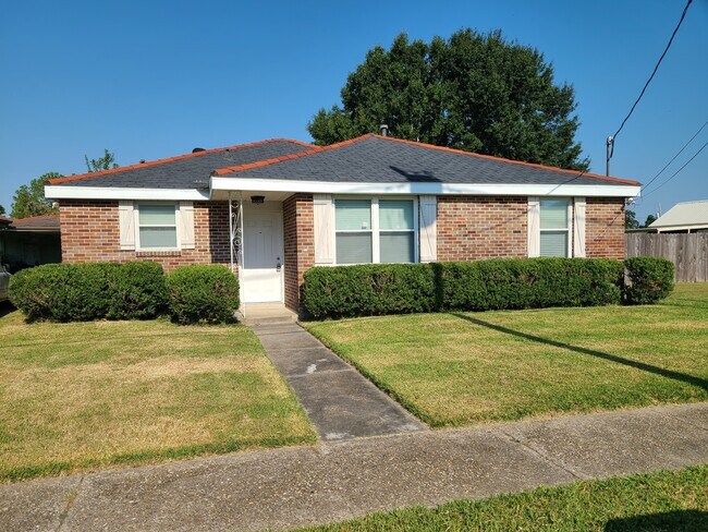 Primary Photo - 3100 Ivy Pl