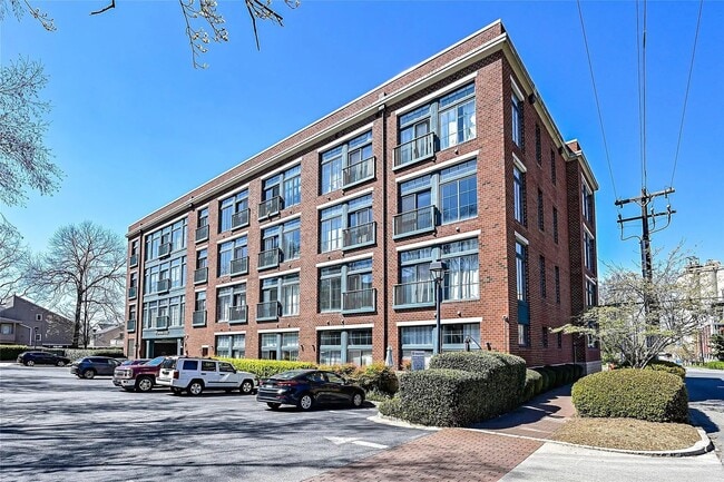 Building Photo - 626 N Graham St