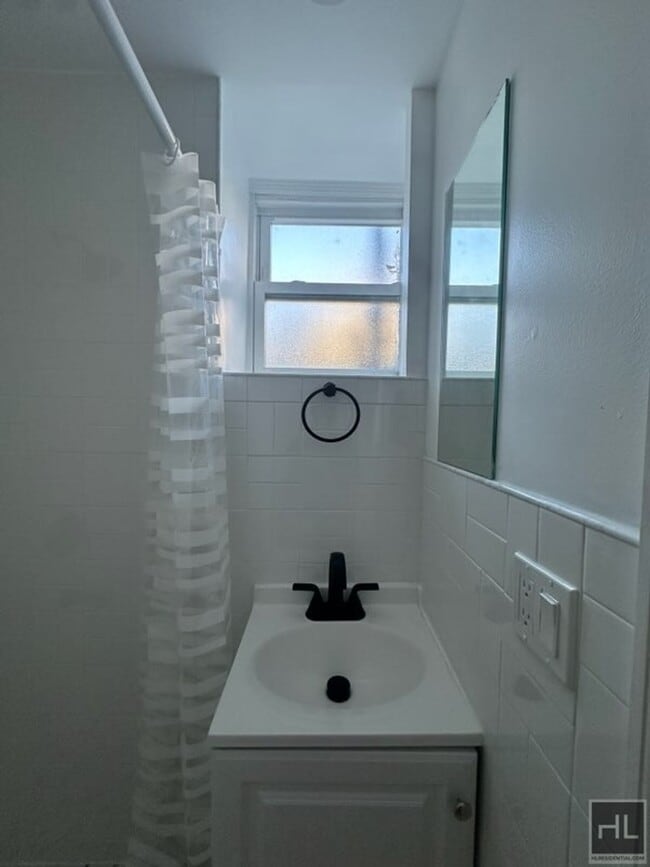 Building Photo - COLDEN AVENUE, BRONX