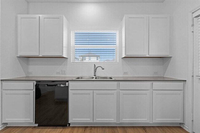 Building Photo - 105 Allegro Dr