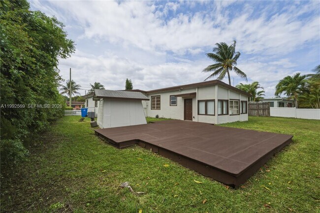 Building Photo - 3825 SW 33rd St