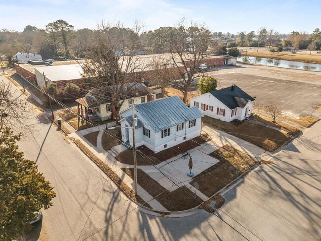 Building Photo - 503 E 5th St