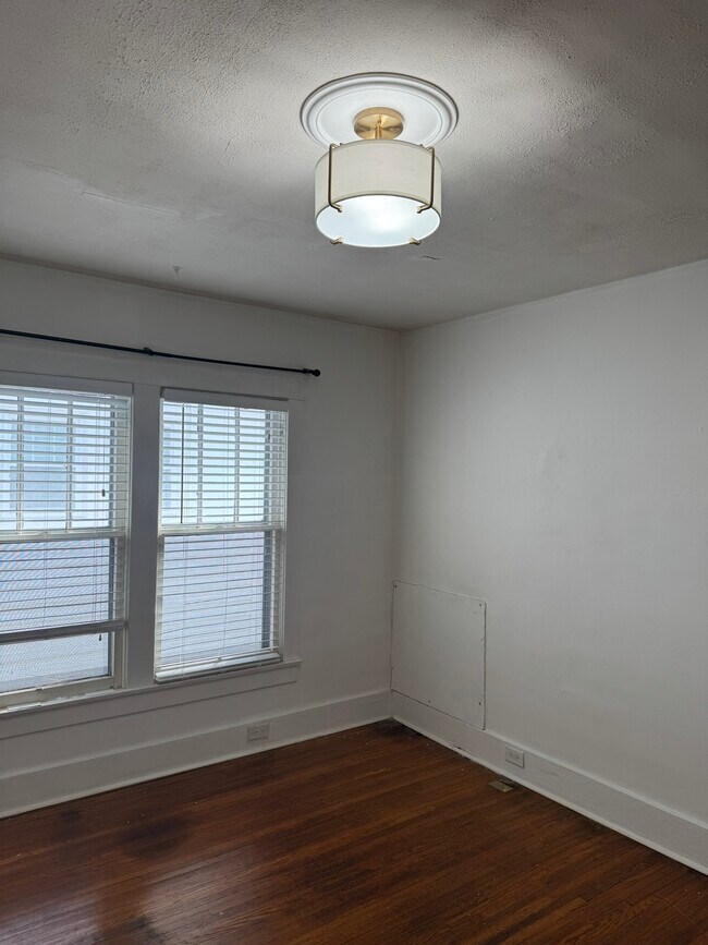 Building Photo - 219 Chapel Ave