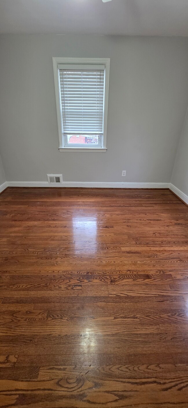 Building Photo - 3909 Rosecrest Ave