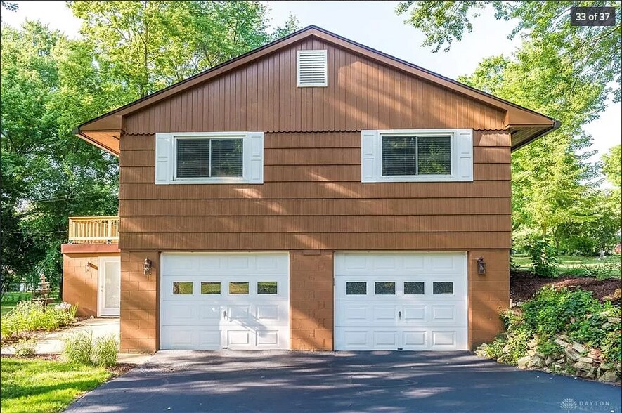 Building Photo - 1086 Meadow Dr