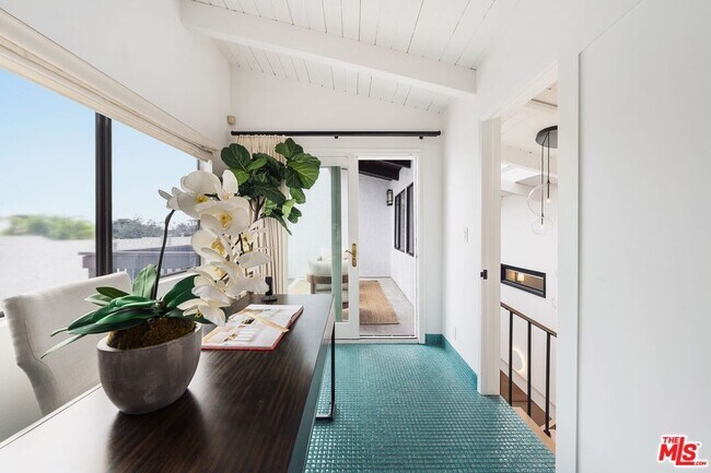 Building Photo - 831 14th St