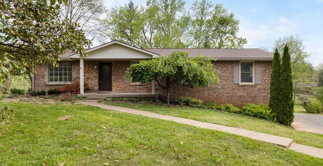 Building Photo - 2560 Memorial Dr